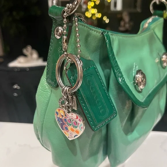 Coach Poppy Groovy patent leather Green Shoulder Bag - Picture 2 of 10